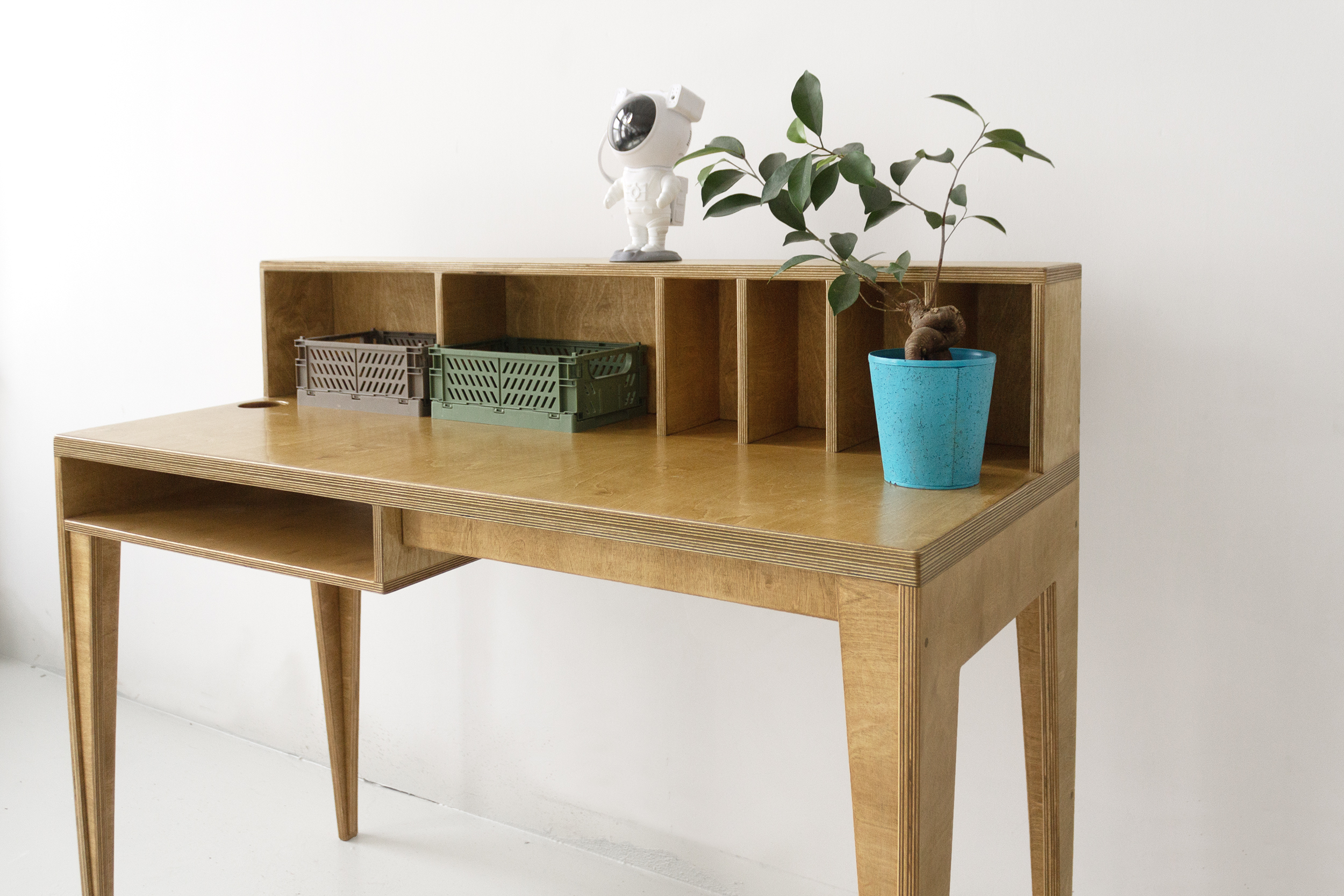 desk biurko plywood sklejka sklejki modern minimal mid century oak dębowe