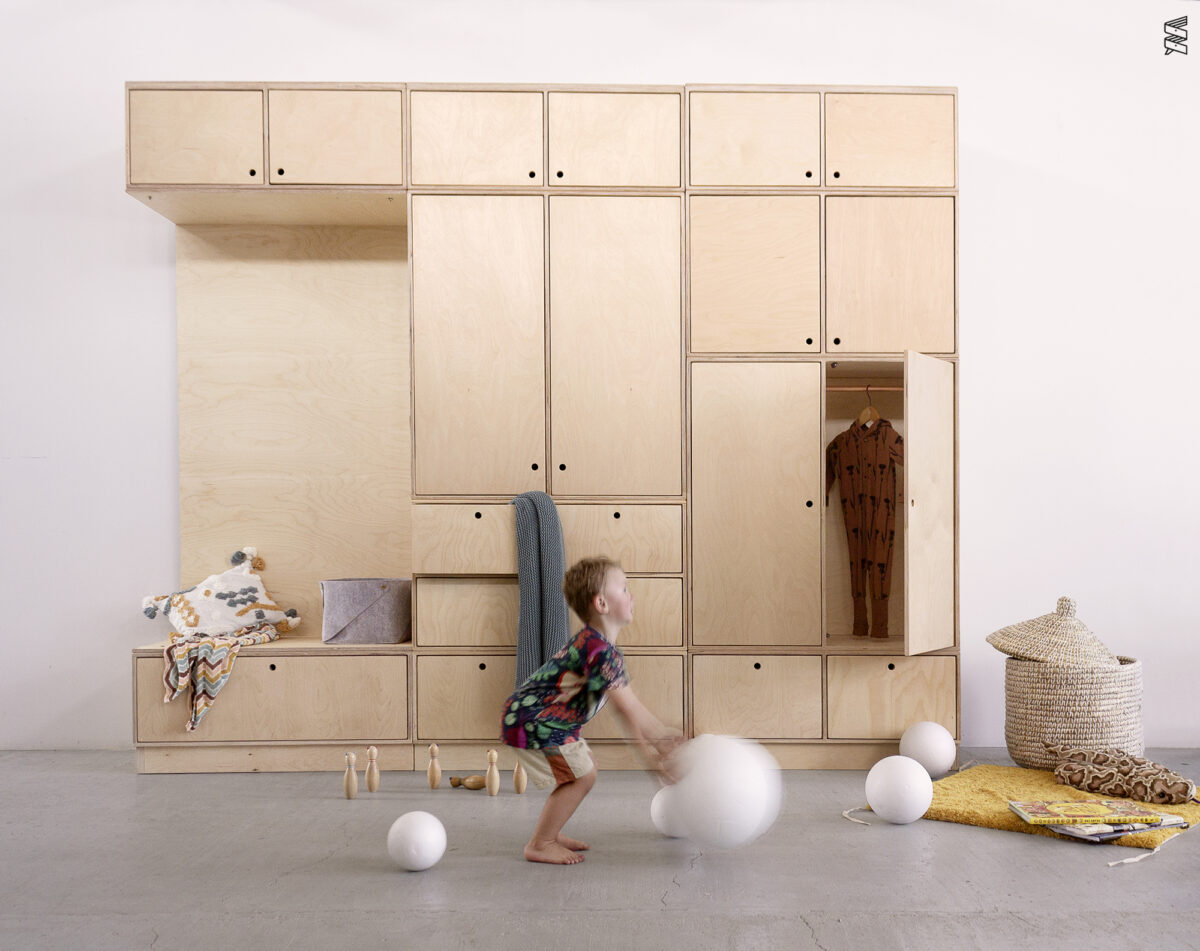 Szafa ze sklejki na wymiar, z drążkiem, szafkami, szufladami i półkami; Custom plywood wardrobe with a hanging rod, cabinets, drawers, and shelves, meble ze sklejki, szafa na wymiar, szafa ze sklejki, szafa modułowa, szafa scandi, szafa z szufladami, szafa z drążkiem, szafa z półkami, mocna szafa, stabilna szafa, szafy na wymiar, szafa do sypialni, szafa do przedpokoju, szafa na ubrania, duża szafa, mała szafa, średnia szafa, szafa z drewna, szafa na zamówienie, garderoba na zamówienie, garderoba na wymiar, szafa narożna, szafa pod skosem, szafa dla dziecka, szafa do pokoju dziecięcego, pawlacz, szafa design, szafa polski producent, szafa dobrej jakości, custom wardrobe, plywood wardrobe, modular wardrobe, Scandi wardrobe, wardrobe with drawers, wardrobe with hanging rod, wardrobe with shelves, sturdy wardrobe, stable wardrobe, custom wardrobes, bedroom wardrobe, hallway wardrobe, clothes wardrobe, large wardrobe, small wardrobe, medium-sized wardrobe, wooden wardrobe, made-to-order wardrobe, bespoke wardrobe, tailor made wardrobe, corner wardrobe, wardrobe for sloped ceilings, wardrobe for children, children's room wardrobe, cloakroom, designer wardrobe, Polish manufacturer wardrobe, high-quality wardrobe, plywood wardrobe, plywood furniture, ply wardrobe, sklep z szafami ze sklejki, bespoke fitted plywood bedroom wardrobe, bespoke ply wardrobes, clothing ply furniture, clothing ply storage furniture, fitted plywood furniture, interior plywood cabinetry, ply wardrobe closet, plywood furniture shop