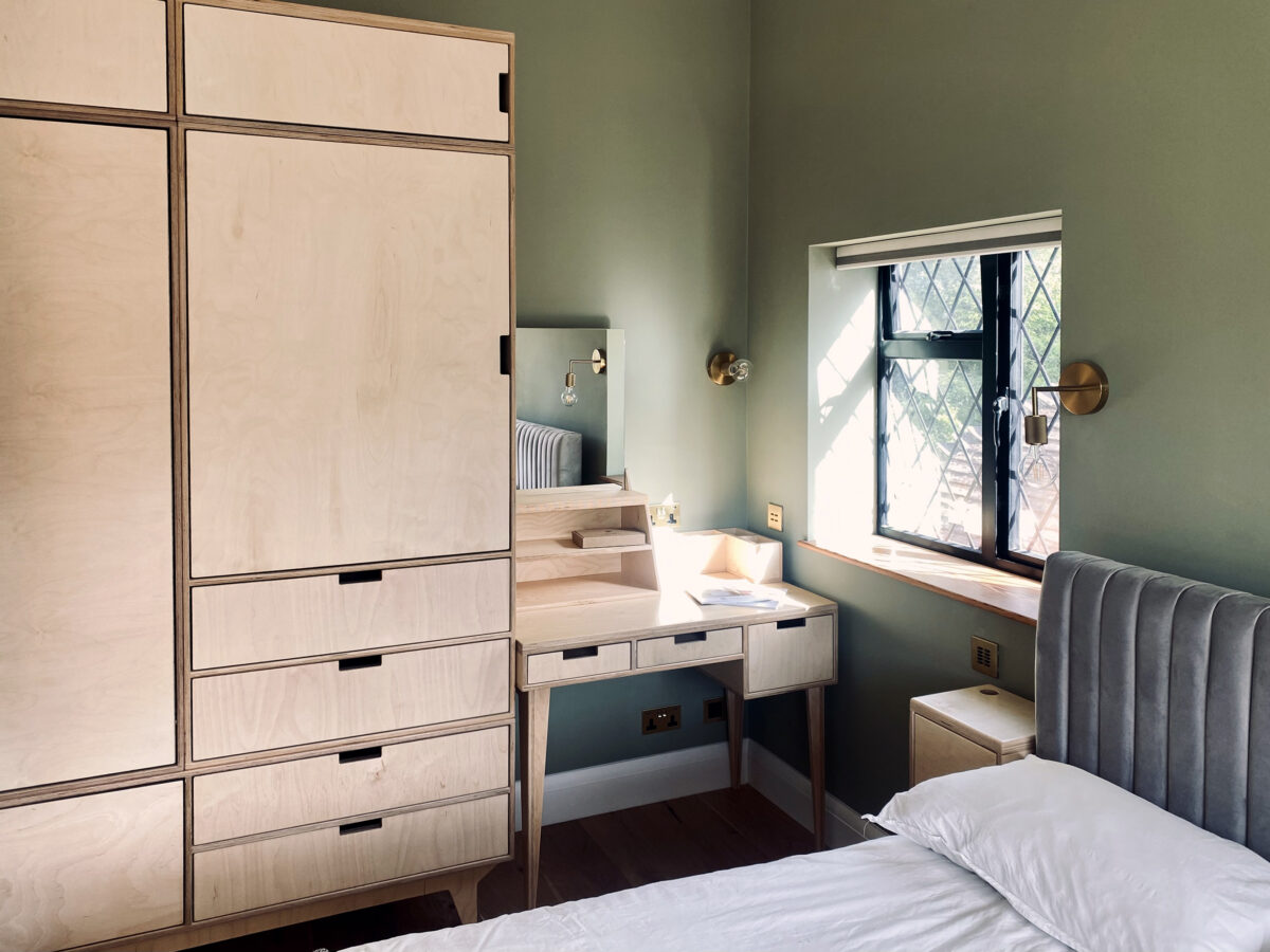 Szafa ze sklejki na wymiar, z drążkiem, szafkami, szufladami i półkami; Custom plywood wardrobe with a hanging rod, cabinets, drawers, and shelves, meble ze sklejki, szafa na wymiar, szafa ze sklejki, szafa modułowa, szafa scandi, szafa z szufladami, szafa z drążkiem, szafa z półkami, mocna szafa, stabilna szafa, szafy na wymiar, szafa do sypialni, szafa do przedpokoju, szafa na ubrania, duża szafa, mała szafa, średnia szafa, szafa z drewna, szafa na zamówienie, garderoba na zamówienie, garderoba na wymiar, szafa narożna, szafa pod skosem, szafa dla dziecka, szafa do pokoju dziecięcego, pawlacz, szafa design, szafa polski producent, szafa dobrej jakości, custom wardrobe, plywood wardrobe, modular wardrobe, Scandi wardrobe, wardrobe with drawers, wardrobe with hanging rod, wardrobe with shelves, sturdy wardrobe, stable wardrobe, custom wardrobes, bedroom wardrobe, hallway wardrobe, clothes wardrobe, large wardrobe, small wardrobe, medium-sized wardrobe, wooden wardrobe, made-to-order wardrobe, bespoke wardrobe, tailor made wardrobe, corner wardrobe, wardrobe for sloped ceilings, wardrobe for children, children's room wardrobe, cloakroom, designer wardrobe, Polish manufacturer wardrobe, high-quality wardrobe, plywood wardrobe, plywood furniture, ply wardrobe, sklep z szafami ze sklejki, bespoke fitted plywood bedroom wardrobe, bespoke ply wardrobes, clothing ply furniture, clothing ply storage furniture, fitted plywood furniture, interior plywood cabinetry, ply wardrobe closet, plywood furniture shop