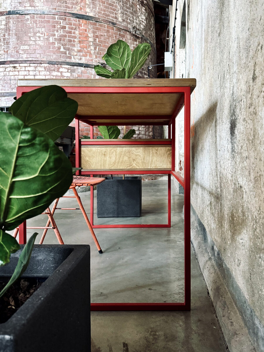 sklejka plywood metal loft biurko minimal desk color kolorowy