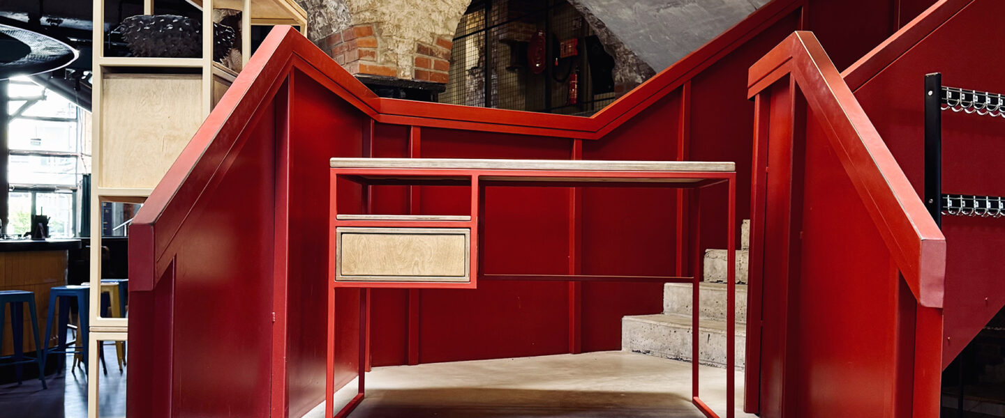 sklejka plywood metal loft biurko minimal desk color kolorowy