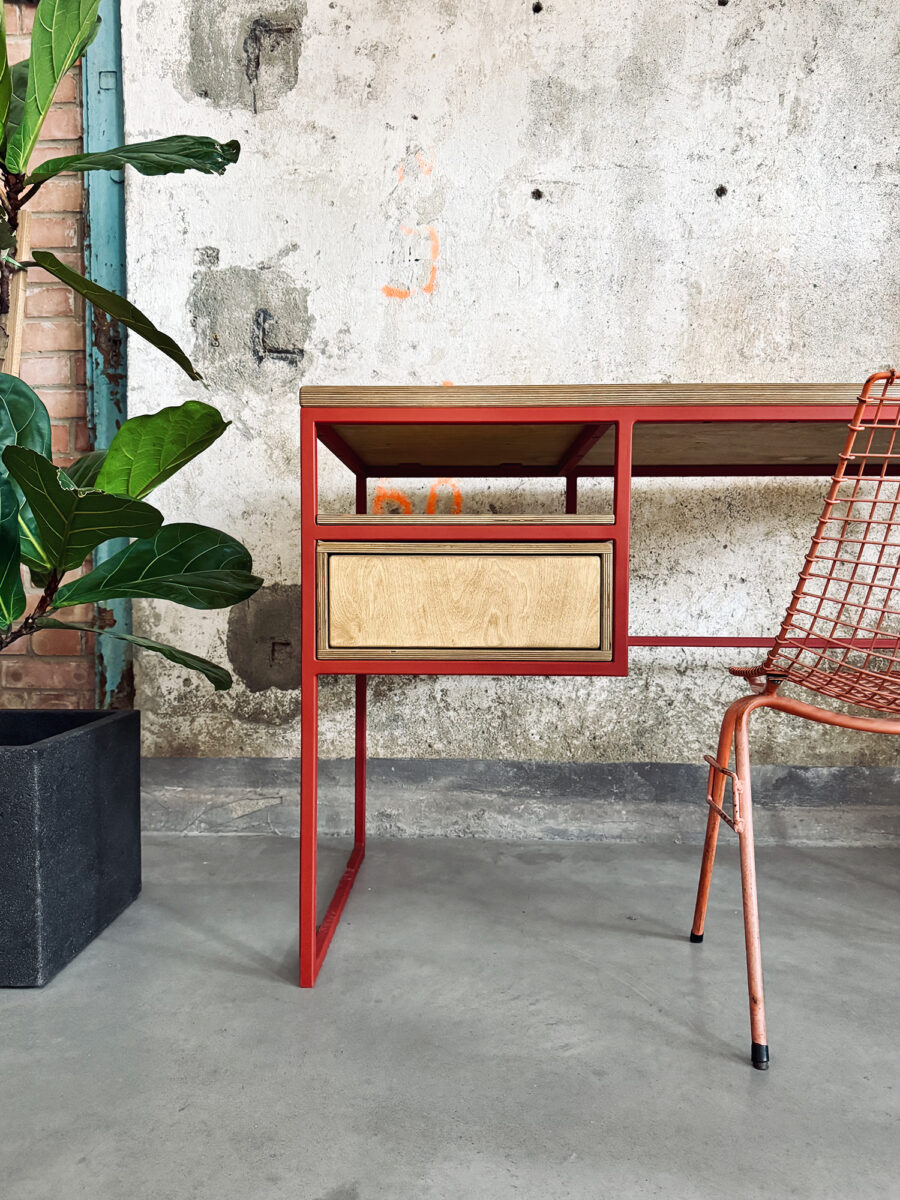 sklejka plywood metal loft biurko minimal desk color kolorowy