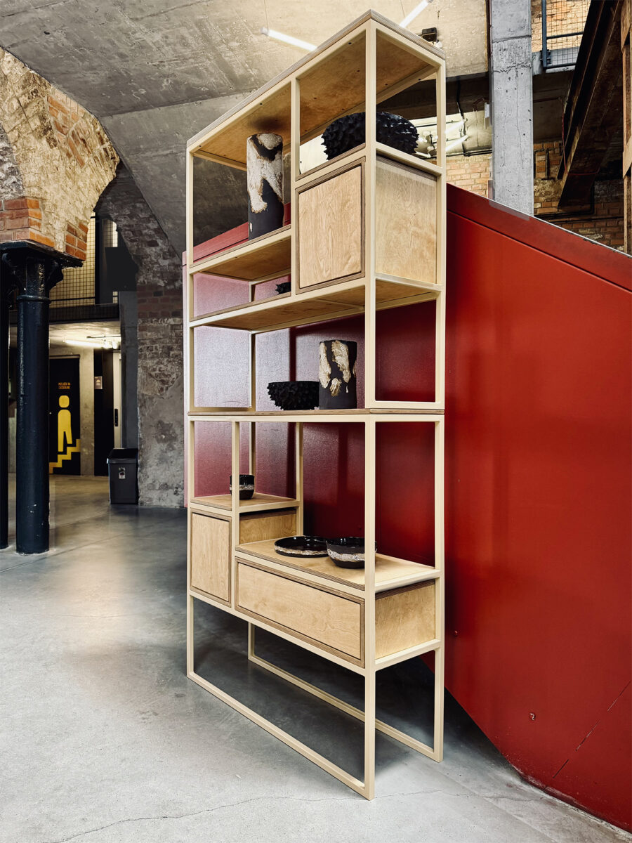 sklejka plywood metal wood drewno loft minimal regał bookcase shelf shelving unit