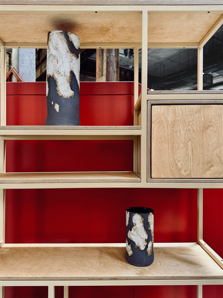 sklejka plywood metal wood drewno loft minimal regał bookcase shelf shelving unit